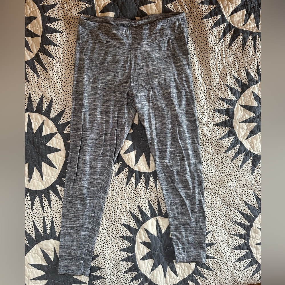LIKE NEW Heather Gray Leggings